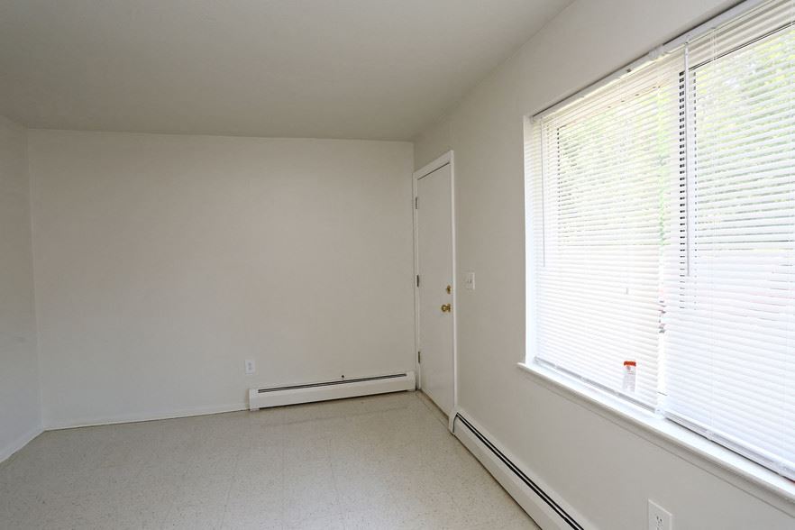 Oakland Gardens Apartments photo